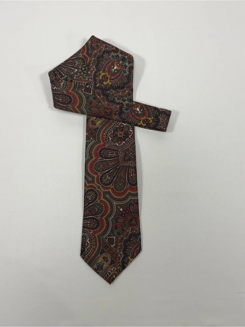 Vintage Antonio Calafatano Burgundy Silk Paisley Medallion Necktie‎
